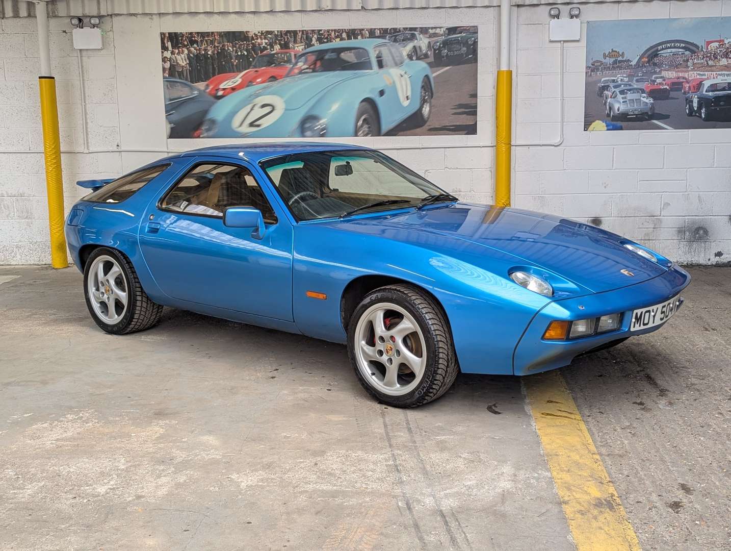 <p>1980 PORSCHE 928 MANUAL</p>