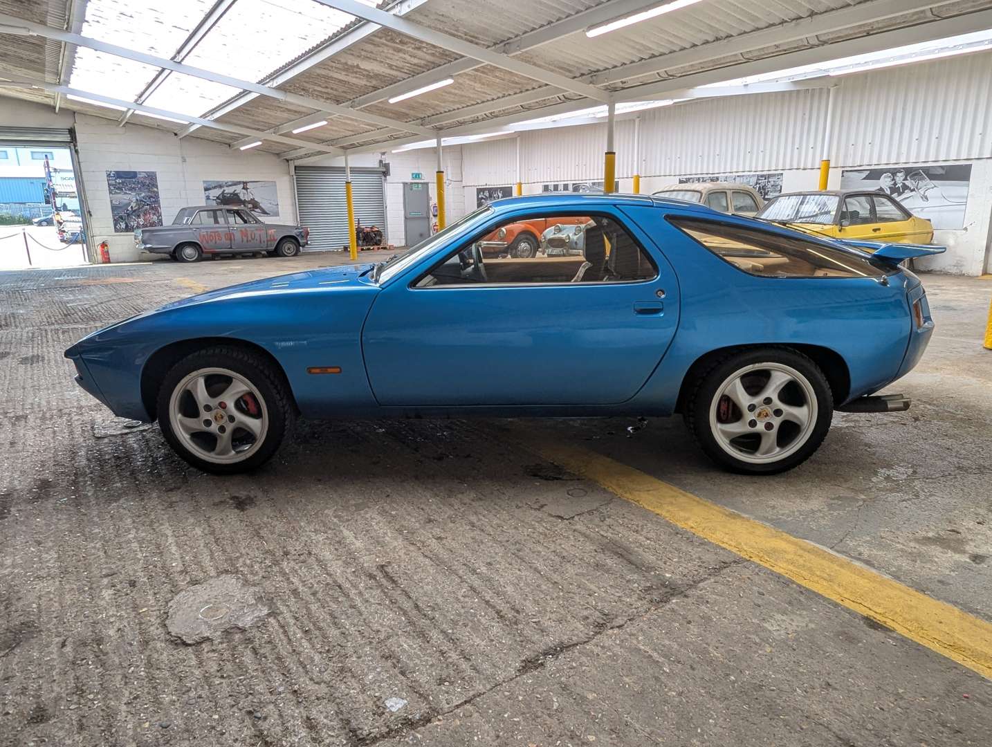<p>1980 PORSCHE 928 MANUAL</p>