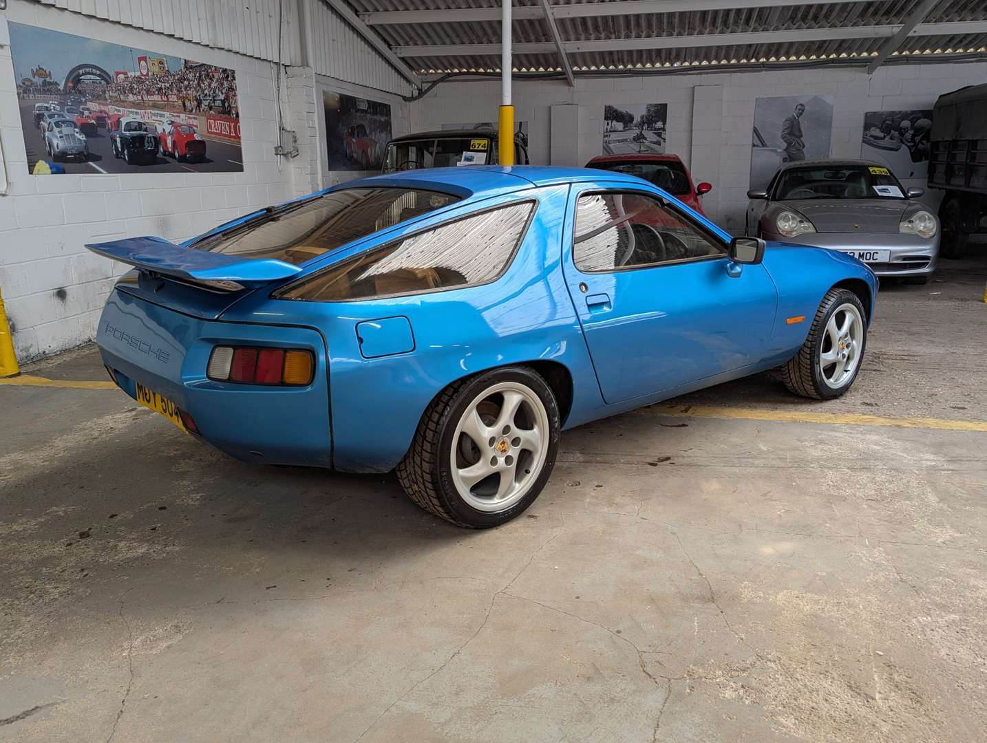<p>1980 PORSCHE 928 MANUAL</p>