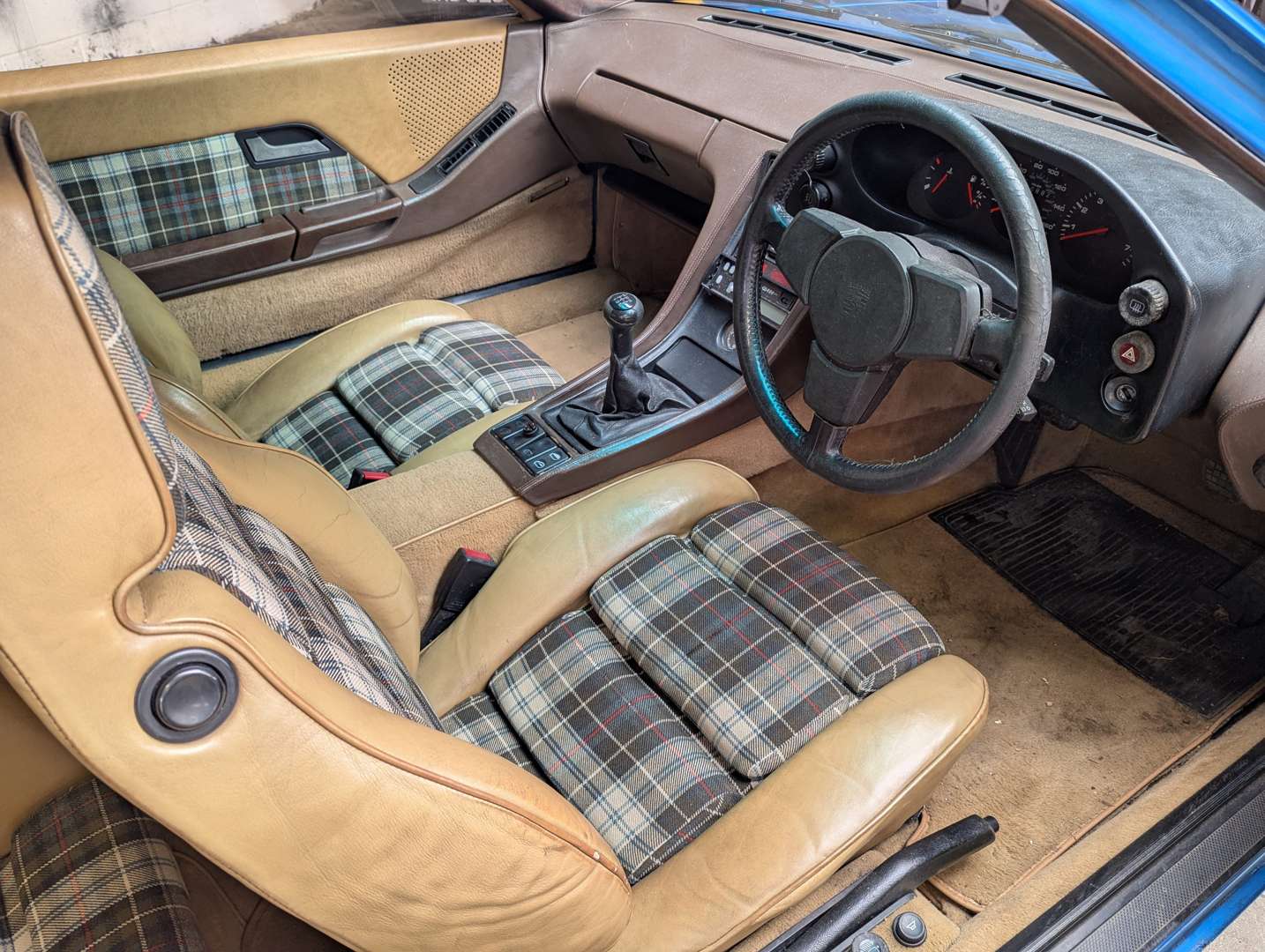 <p>1980 PORSCHE 928 MANUAL</p>