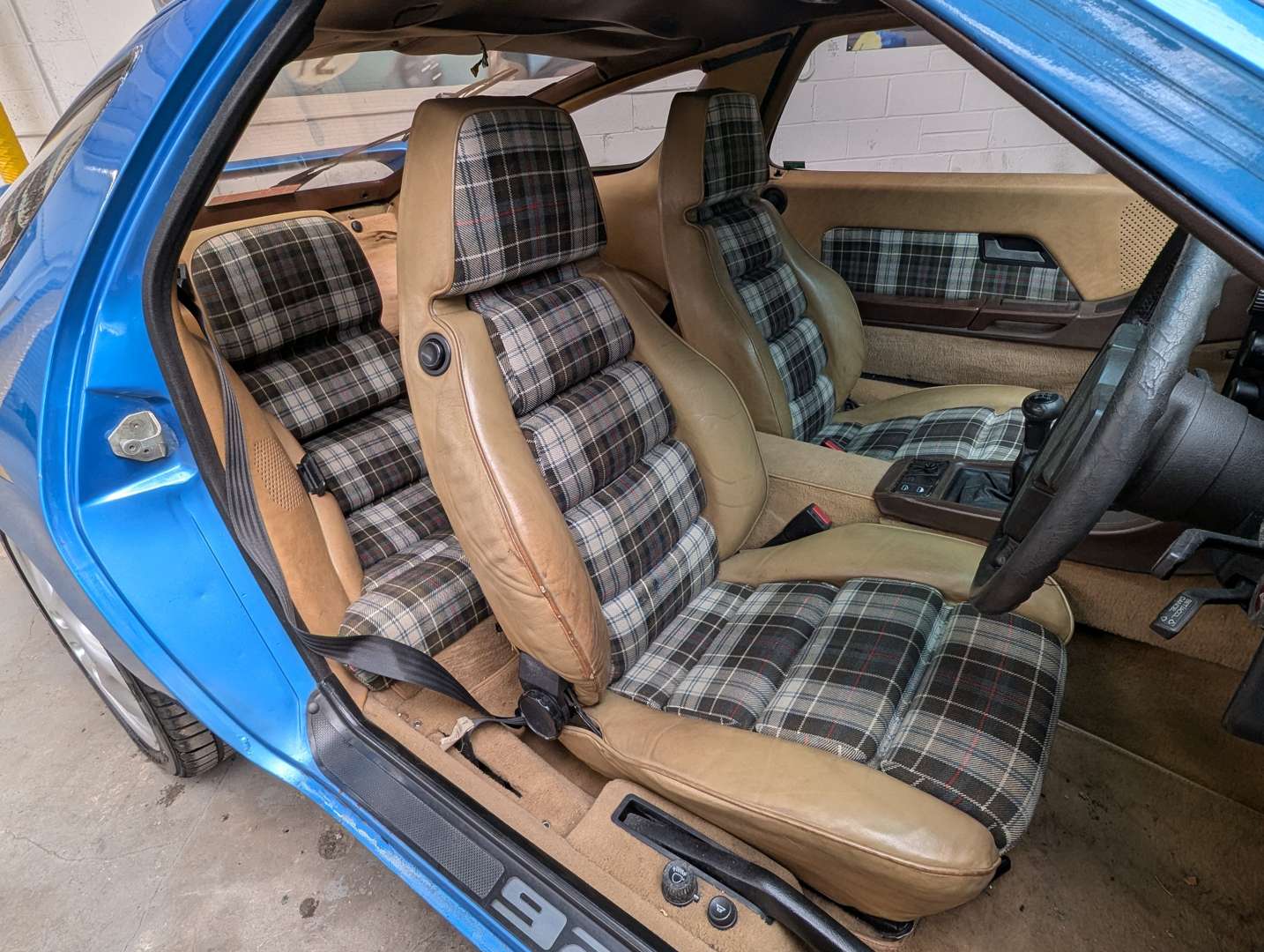 <p>1980 PORSCHE 928 MANUAL</p>