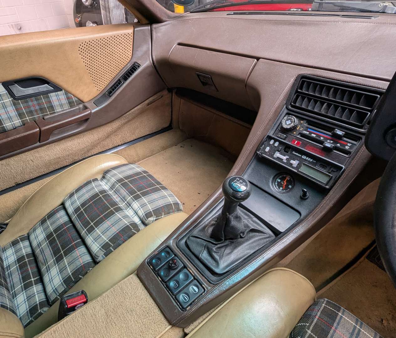 <p>1980 PORSCHE 928 MANUAL</p>