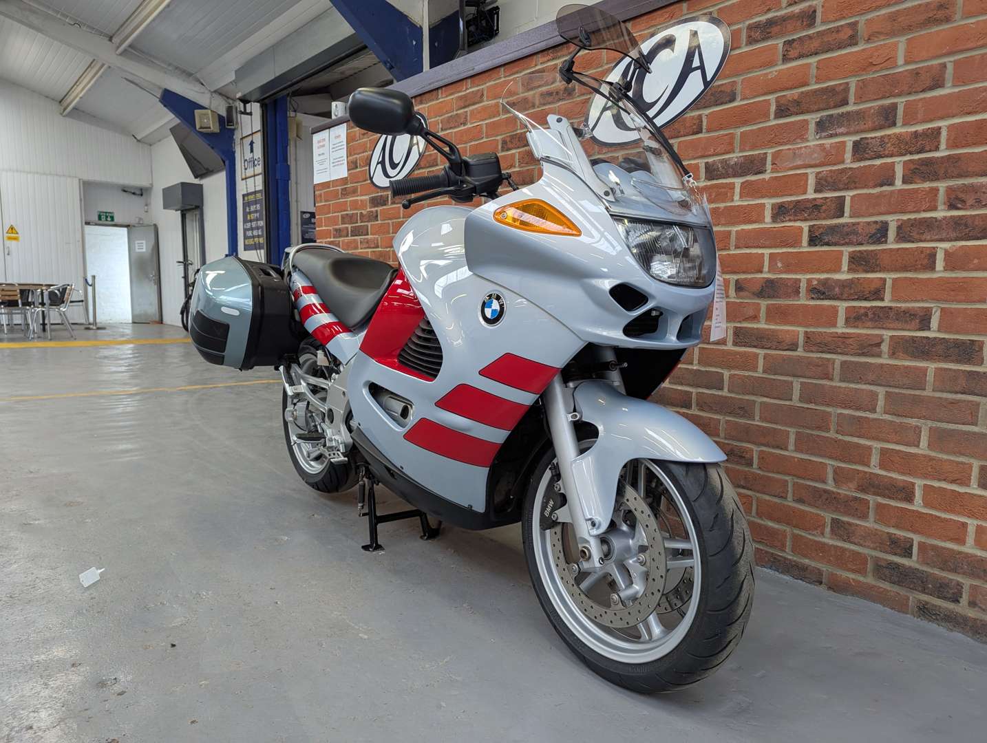 <p>2002 BMW K1200 RS 3,401 MILES</p>