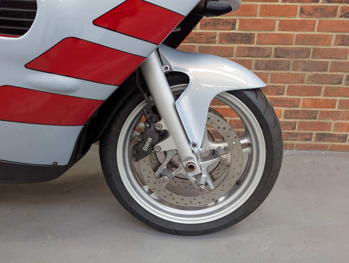 <p>2002 BMW K1200 RS 3,401 MILES</p>