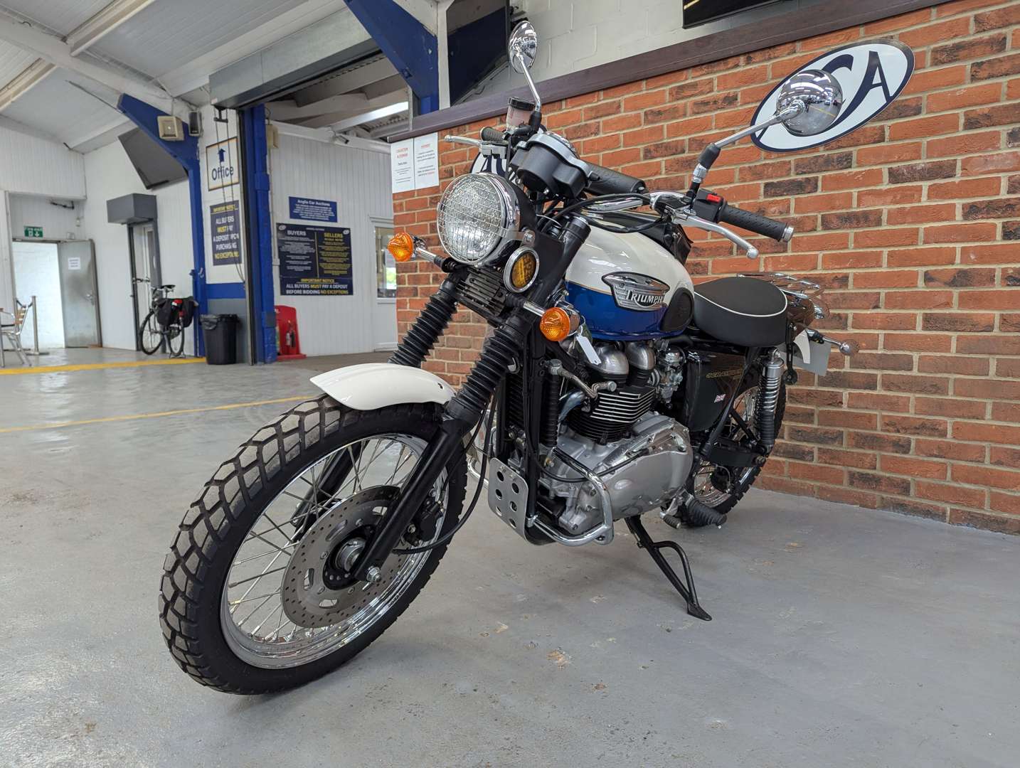 <p>2007 TRIUMPH BONNEVILLE SCRAMBLER 600 MILES</p>