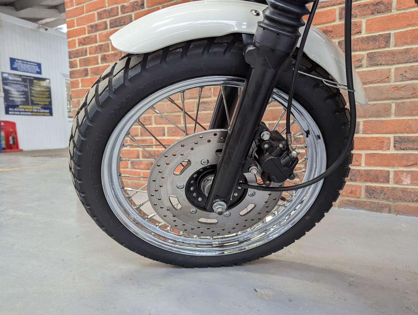 <p>2007 TRIUMPH BONNEVILLE SCRAMBLER 600 MILES</p>