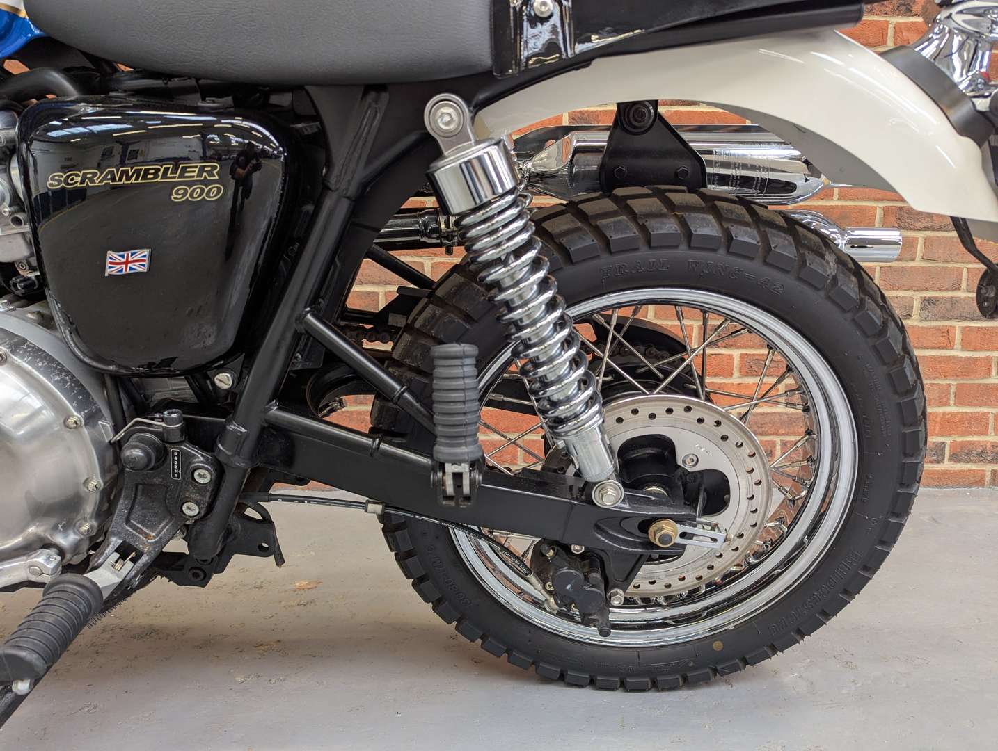 <p>2007 TRIUMPH BONNEVILLE SCRAMBLER 600 MILES</p>