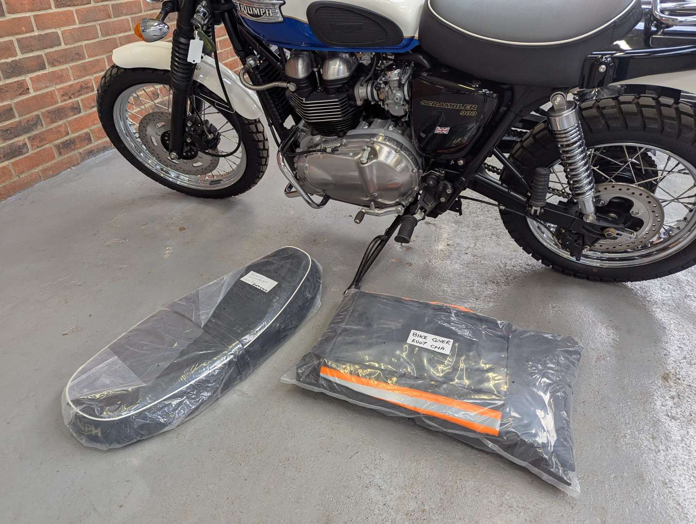 <p>2007 TRIUMPH BONNEVILLE SCRAMBLER 600 MILES</p>