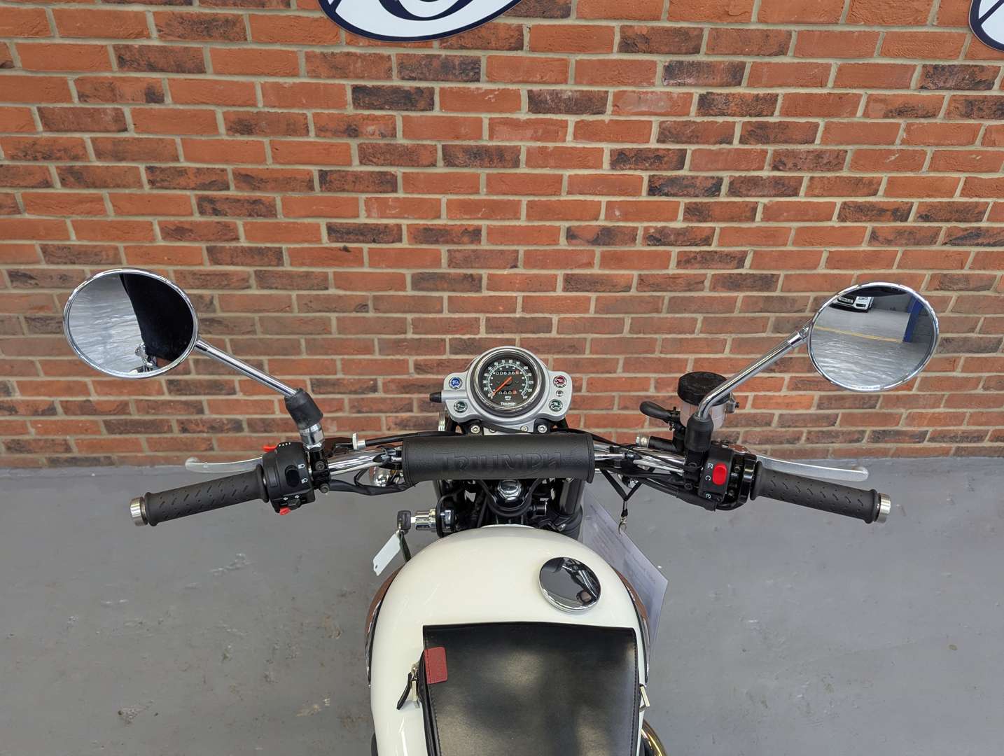 <p>2007 TRIUMPH BONNEVILLE SCRAMBLER 600 MILES</p>