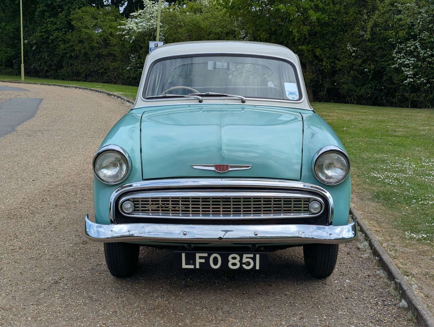 <p>1958 HILLMAN MINX DE-LUXE</p>