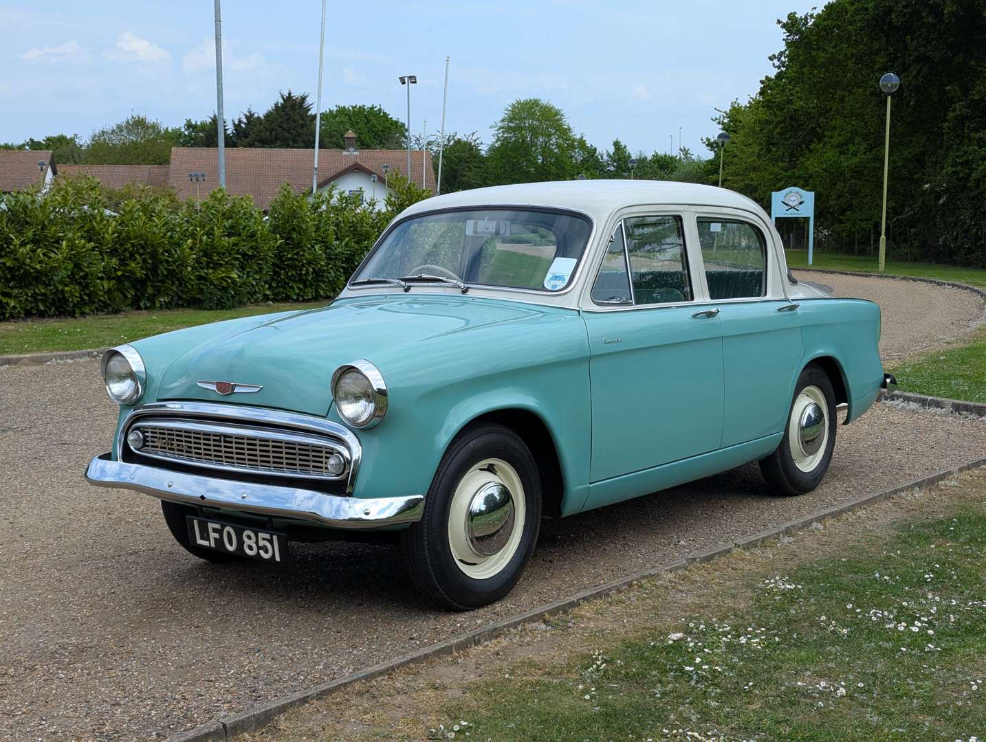 <p>1958 HILLMAN MINX DE-LUXE</p>