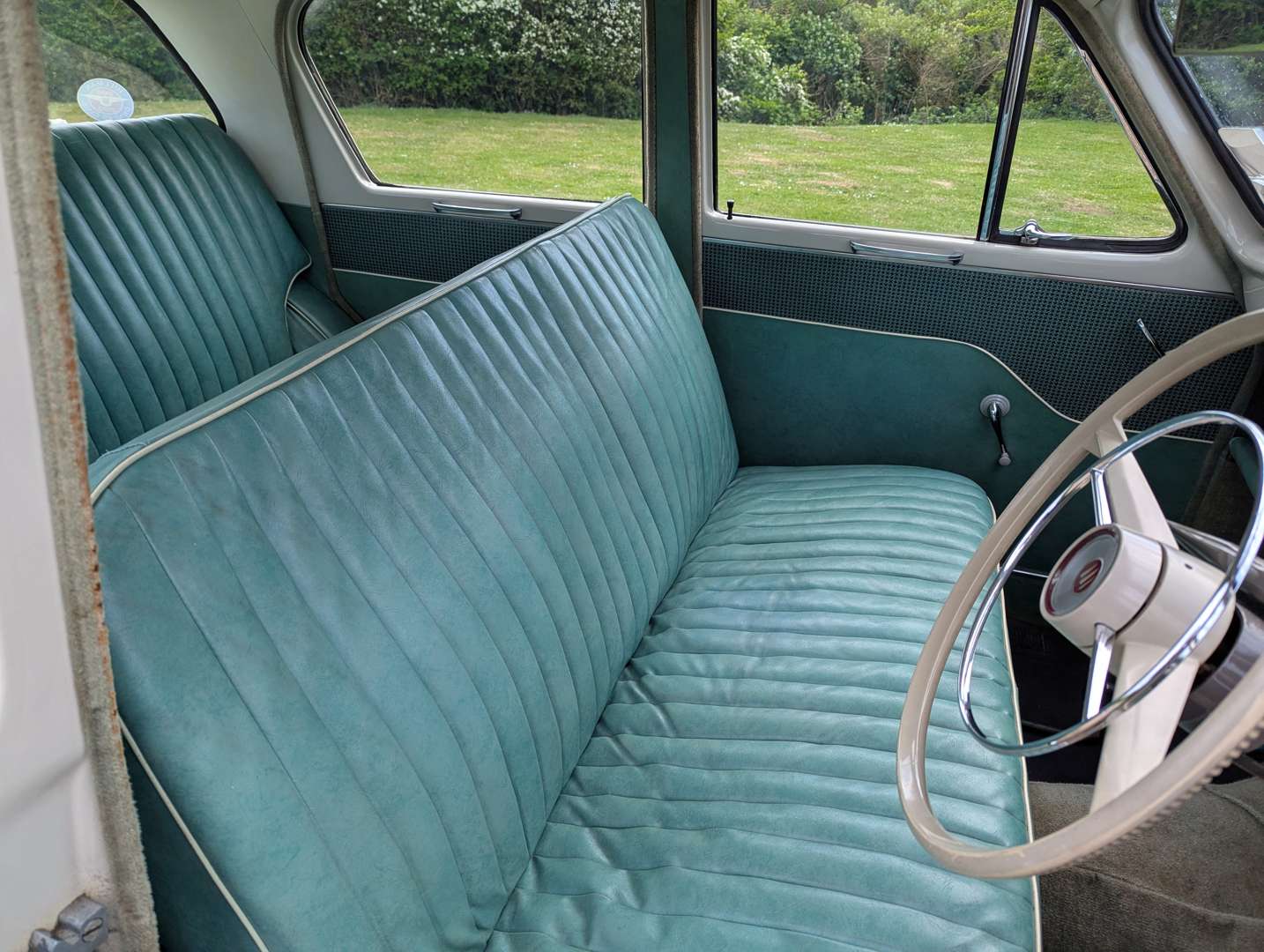 <p>1958 HILLMAN MINX DE-LUXE</p>