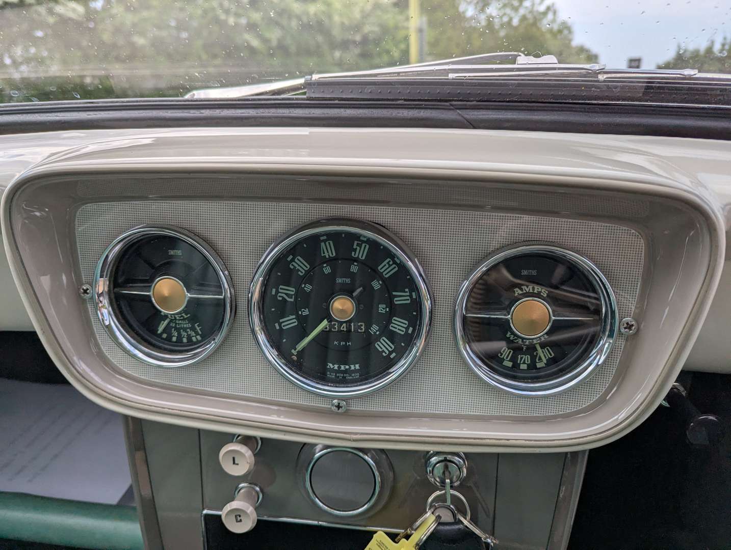 <p>1958 HILLMAN MINX DE-LUXE</p>