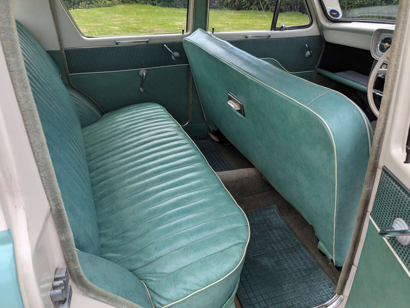 <p>1958 HILLMAN MINX DE-LUXE</p>