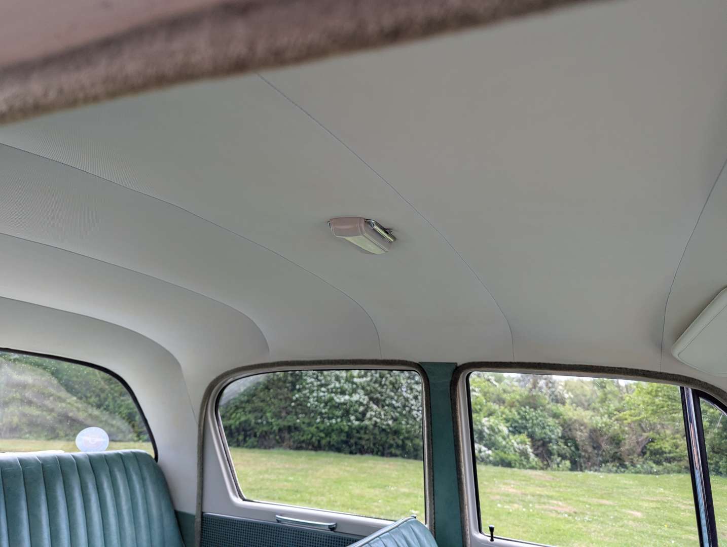 <p>1958 HILLMAN MINX DE-LUXE</p>