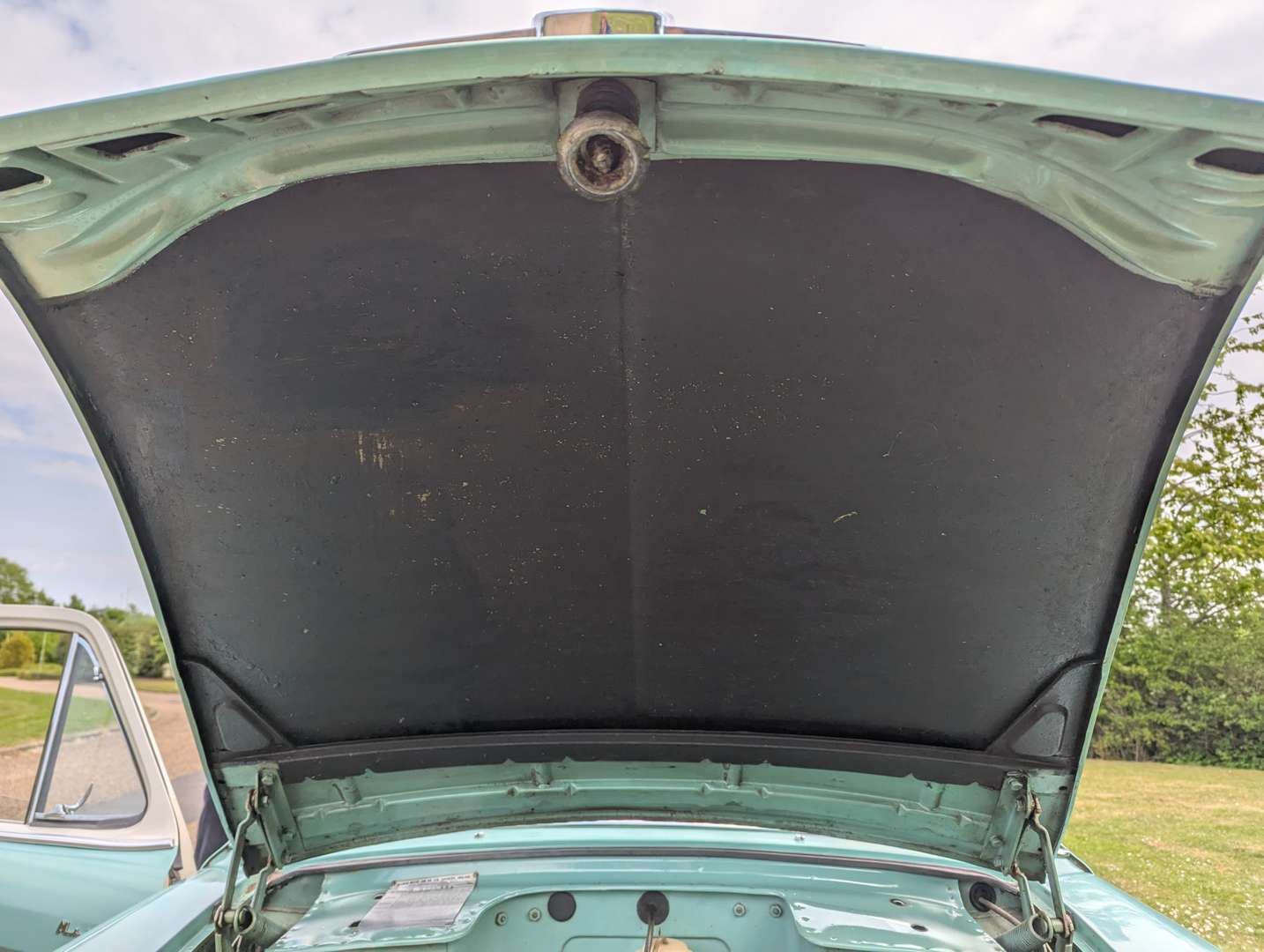 <p>1958 HILLMAN MINX DE-LUXE</p>