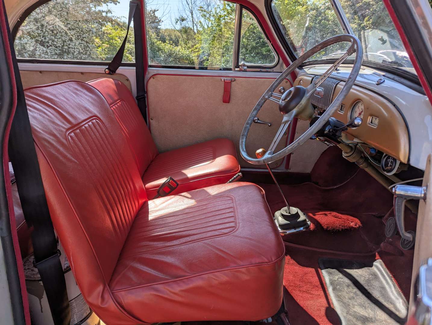 <p>1954 MORRIS MINOR</p>