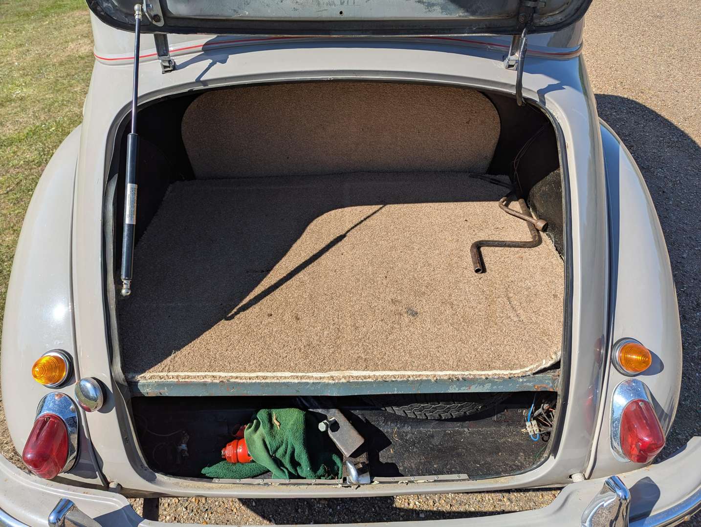 <p>1954 MORRIS MINOR</p>
