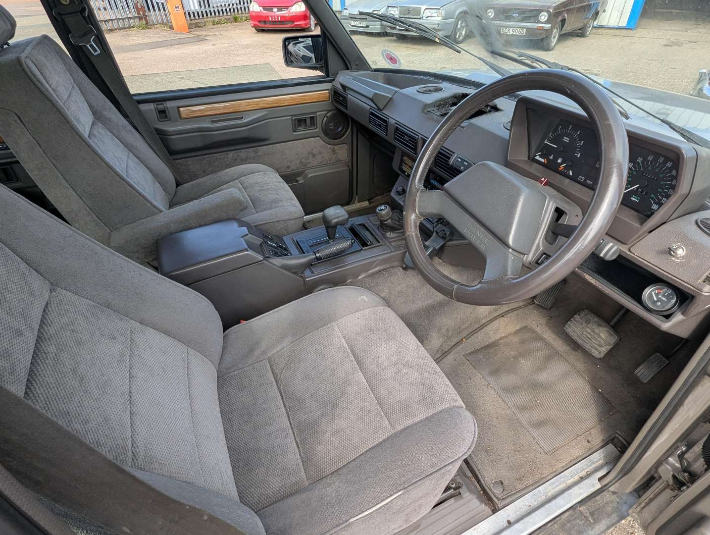 <p>1992 RANGE ROVER VOGUE EFI AUTO</p>