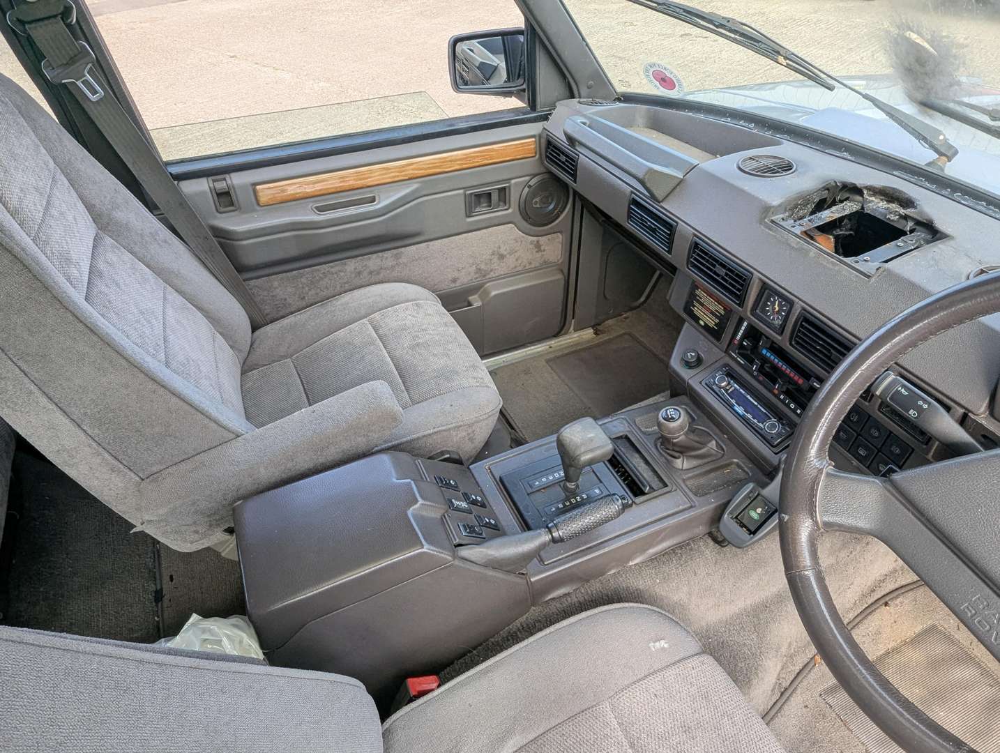 <p>1992 RANGE ROVER VOGUE EFI AUTO</p>