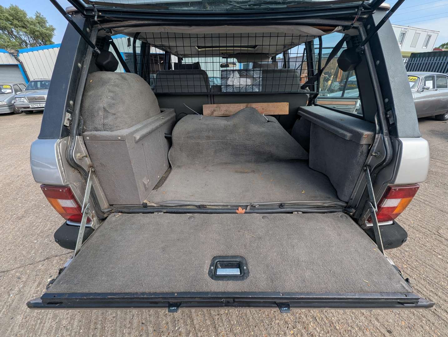 <p>1992 RANGE ROVER VOGUE EFI AUTO</p>