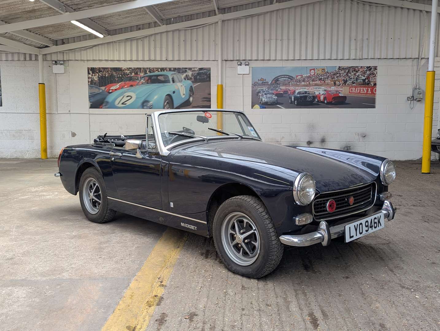<p>1972 MG MIDGET</p>