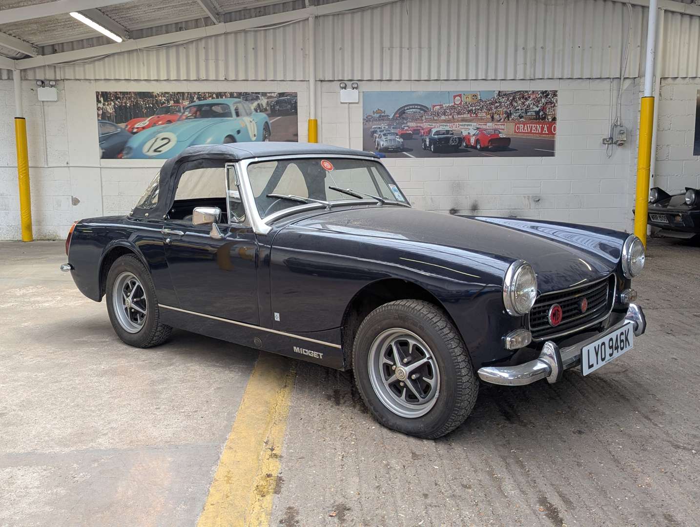 <p>1972 MG MIDGET</p>