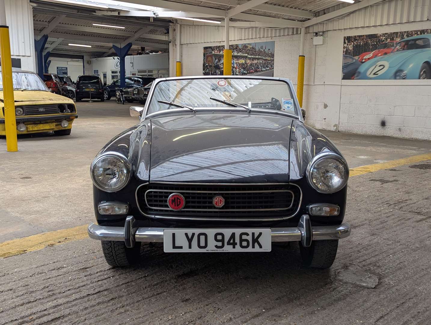 <p>1972 MG MIDGET</p>