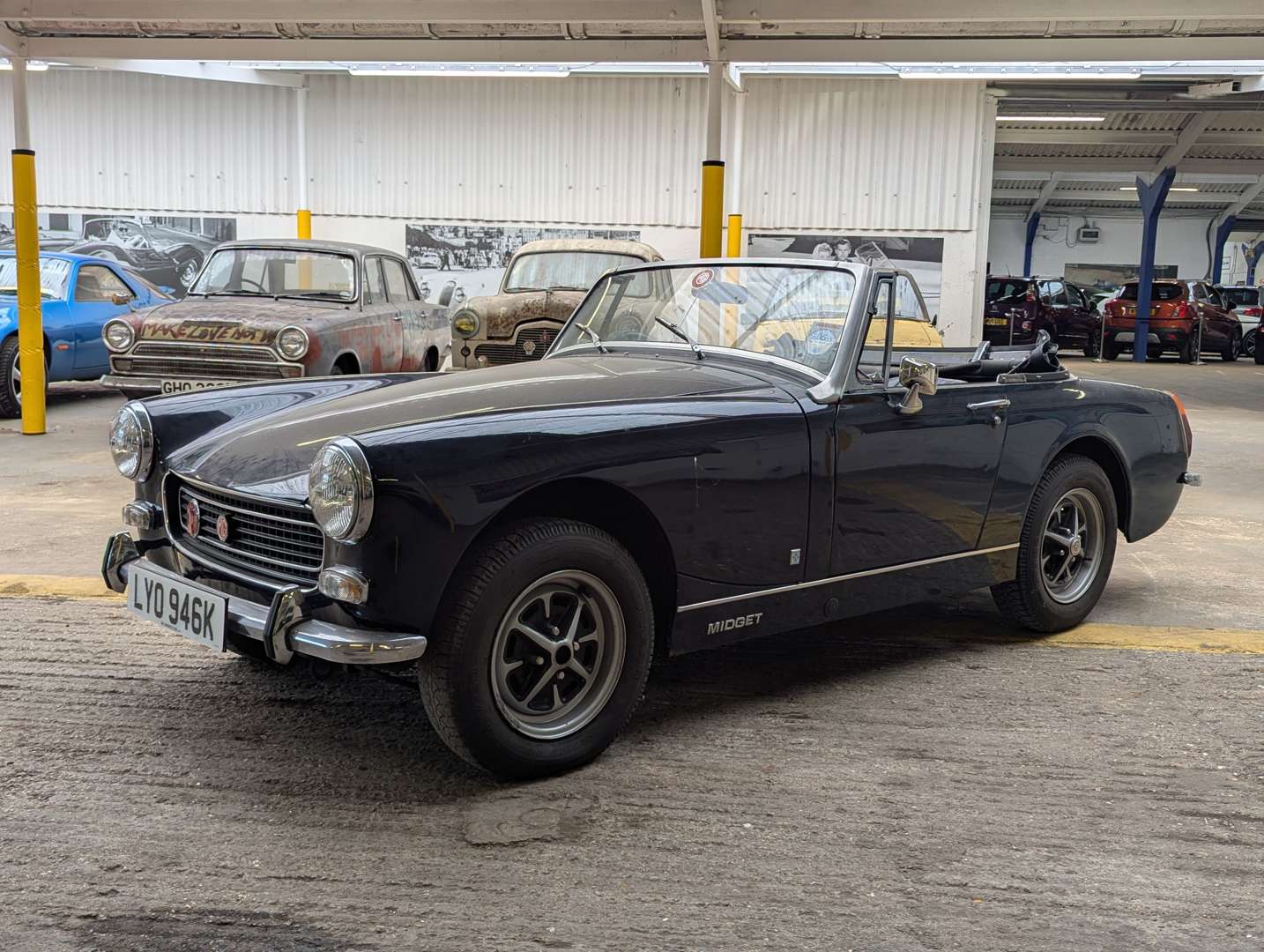 <p>1972 MG MIDGET</p>