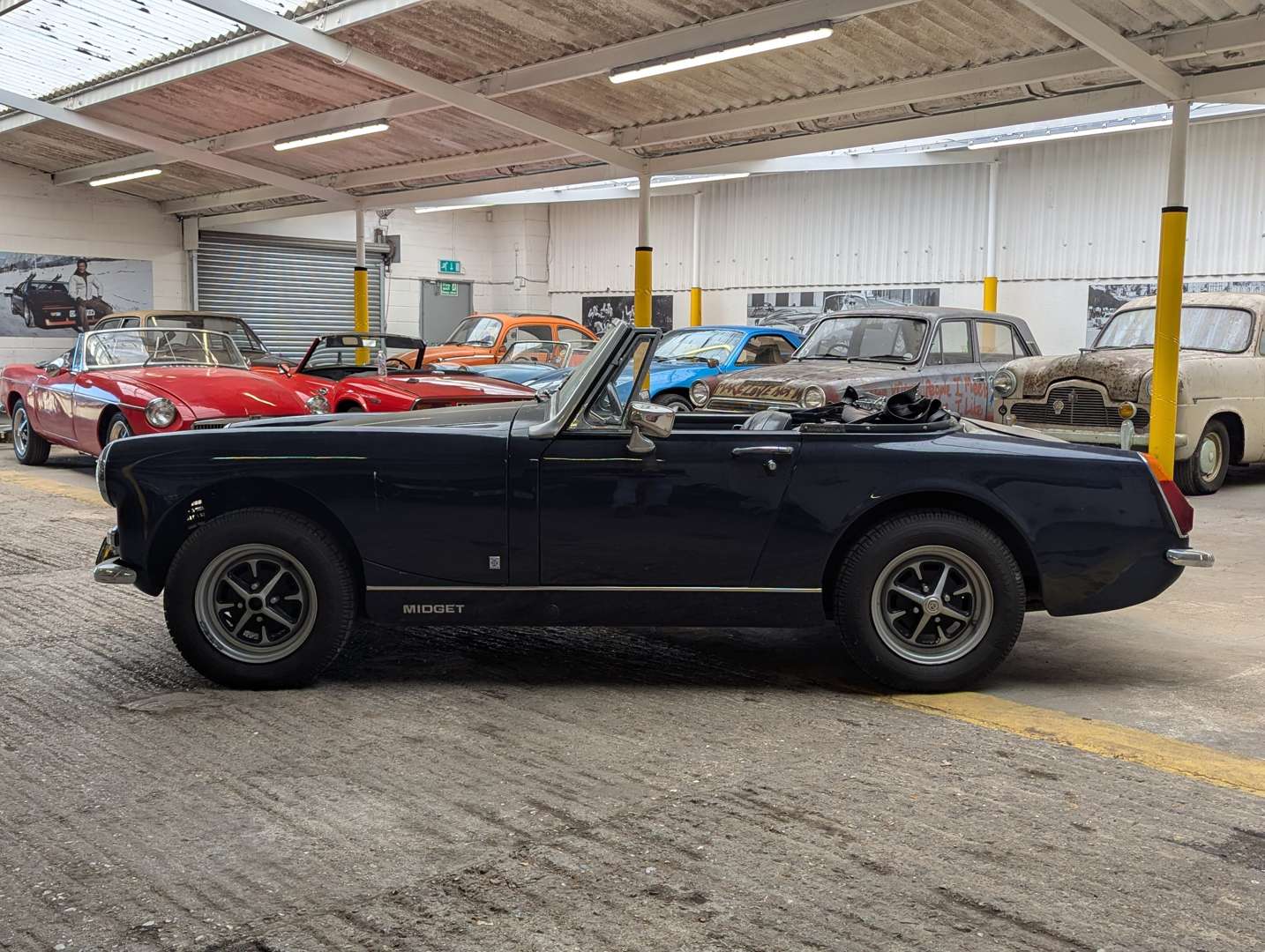 <p>1972 MG MIDGET</p>