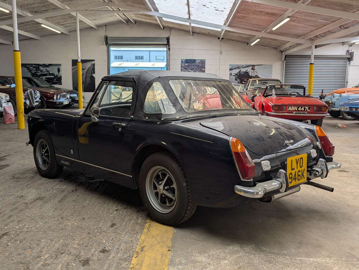 <p>1972 MG MIDGET</p>