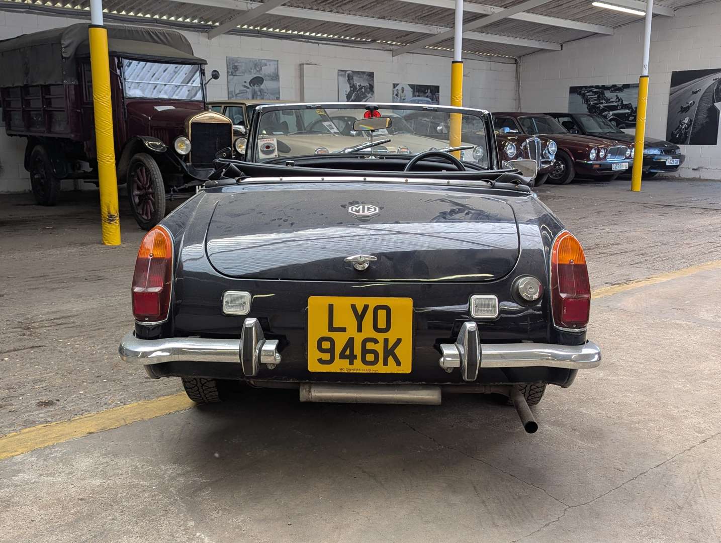 <p>1972 MG MIDGET</p>