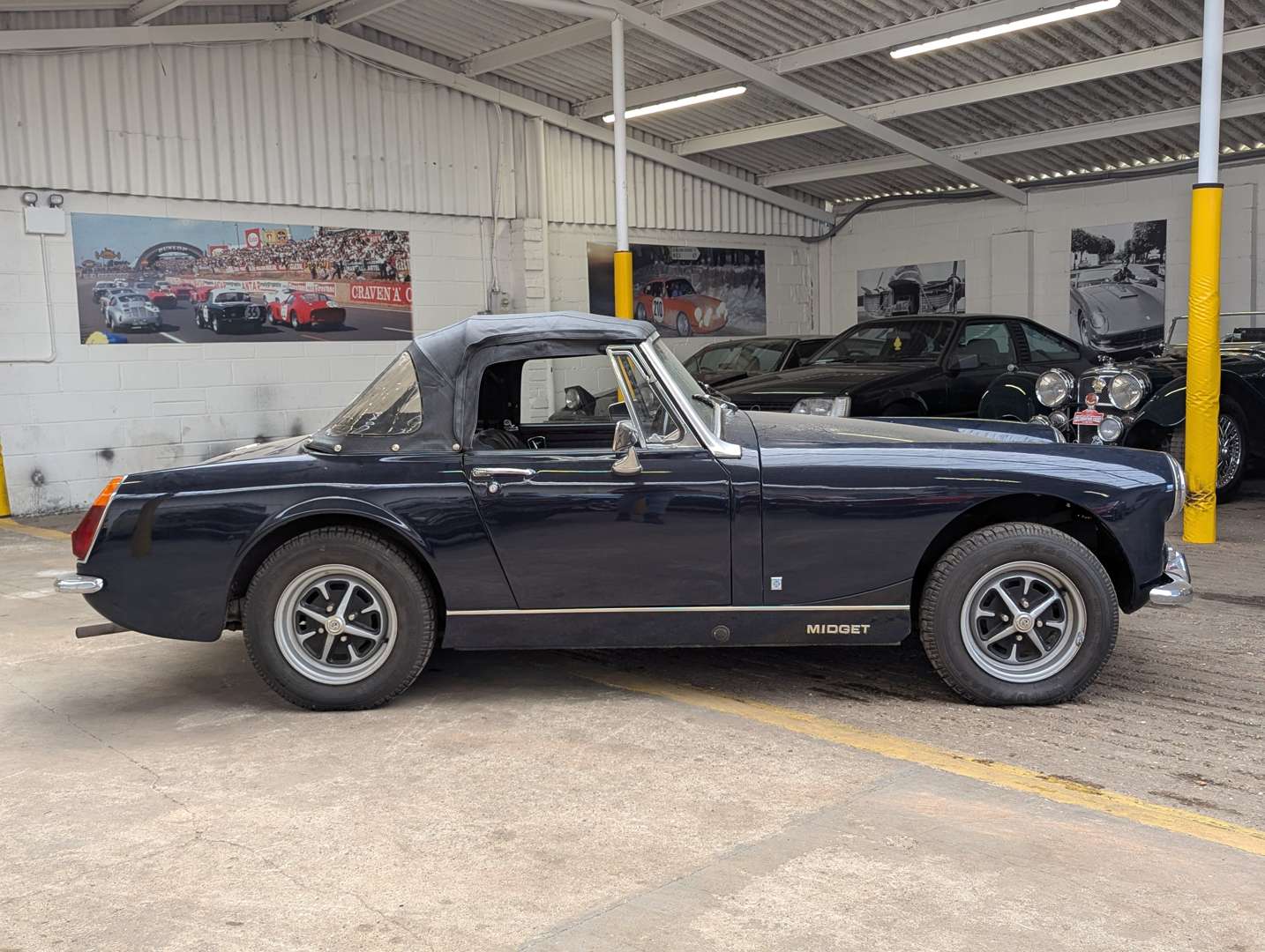 <p>1972 MG MIDGET</p>
