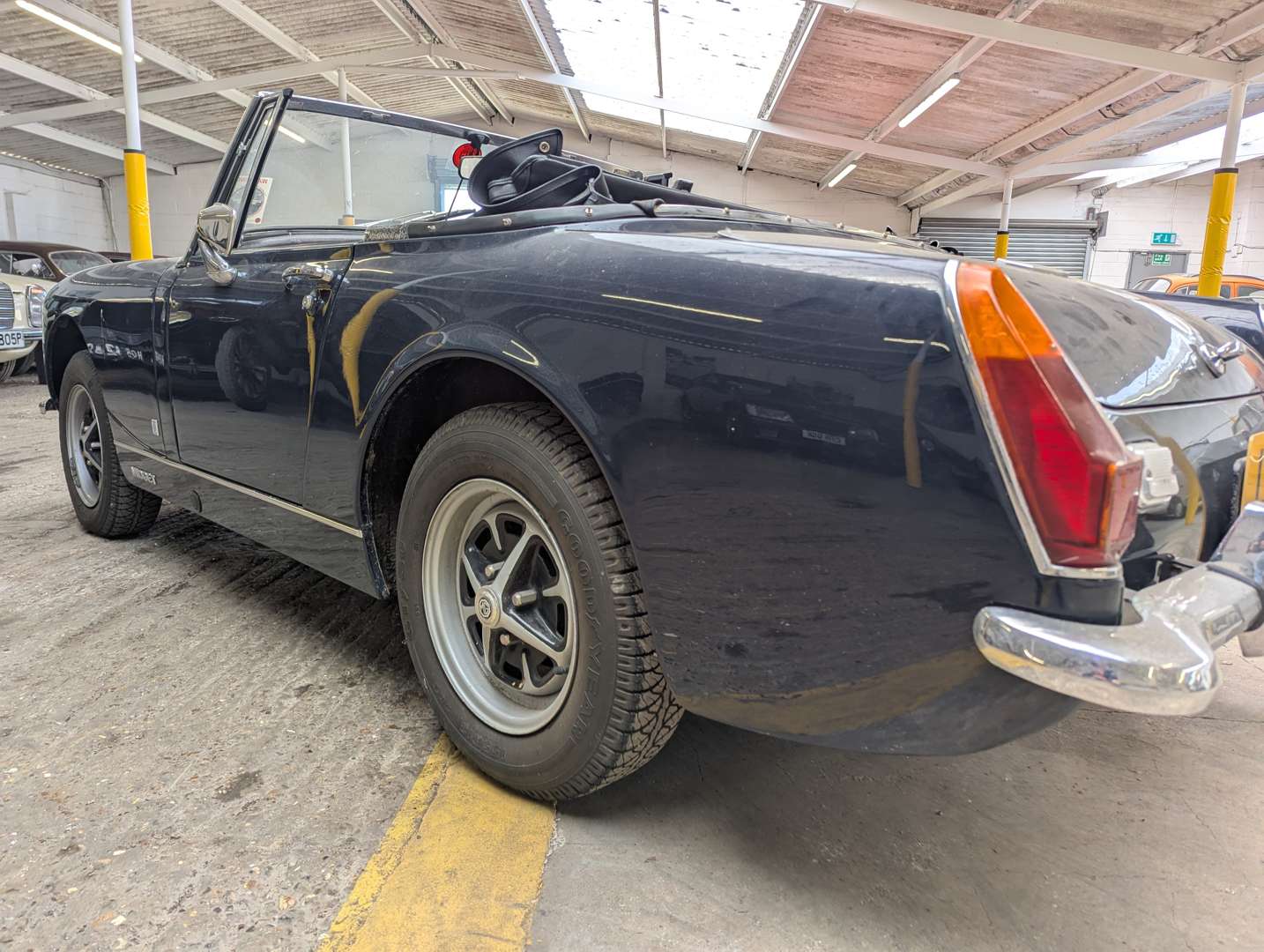 <p>1972 MG MIDGET</p>