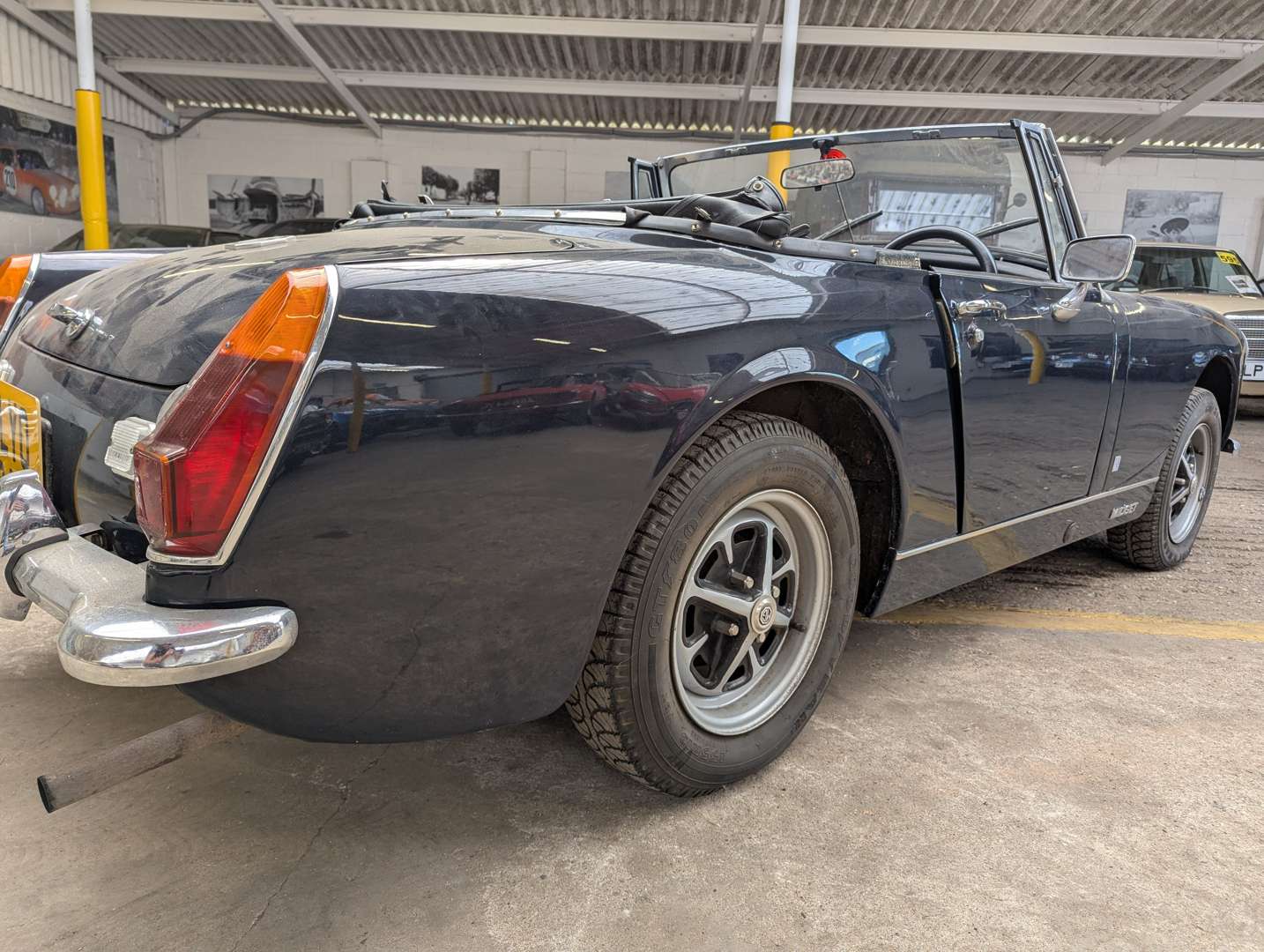 <p>1972 MG MIDGET</p>
