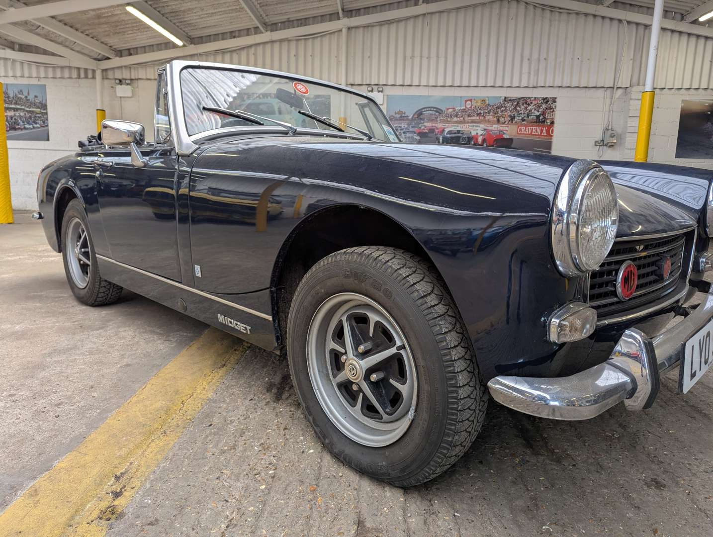 <p>1972 MG MIDGET</p>