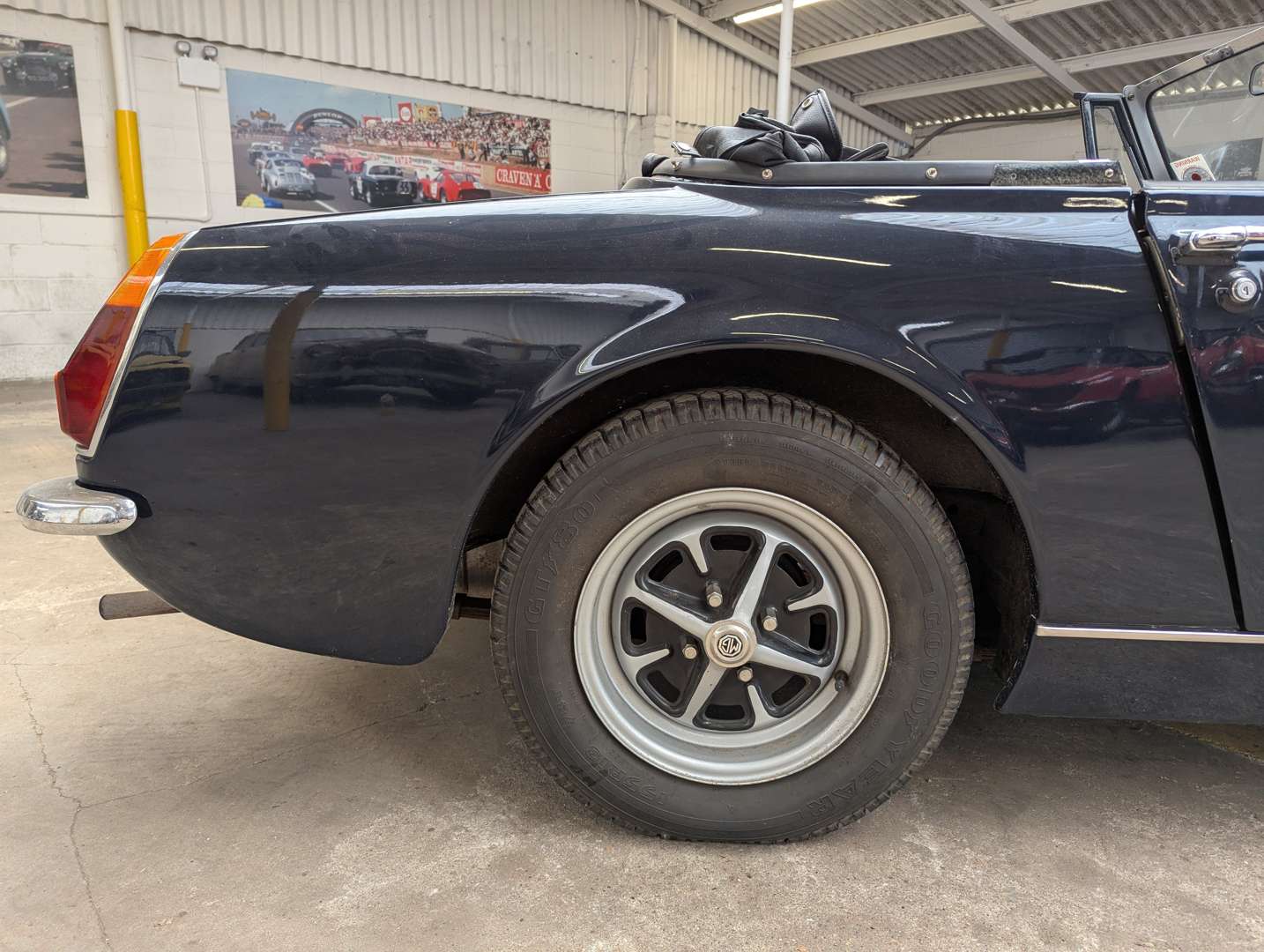 <p>1972 MG MIDGET</p>