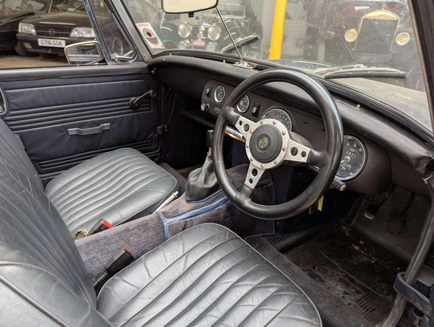 <p>1972 MG MIDGET</p>
