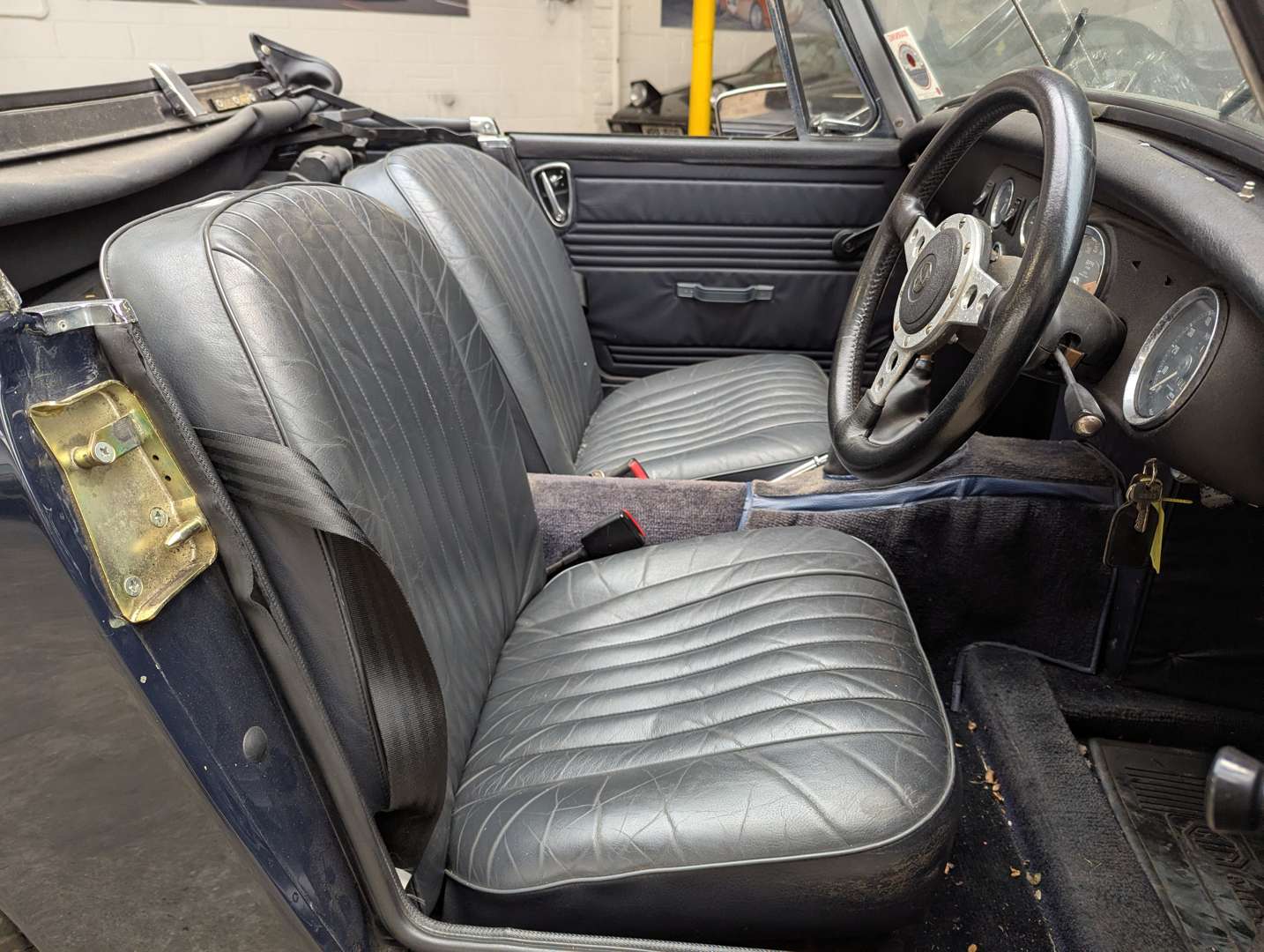<p>1972 MG MIDGET</p>