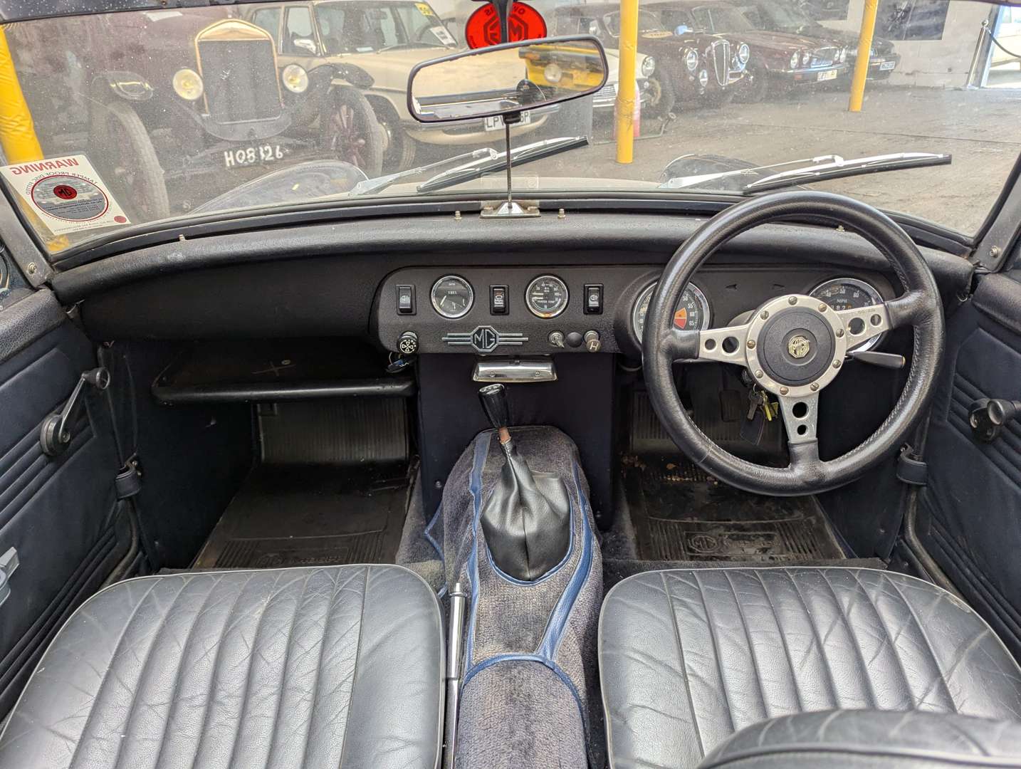 <p>1972 MG MIDGET</p>