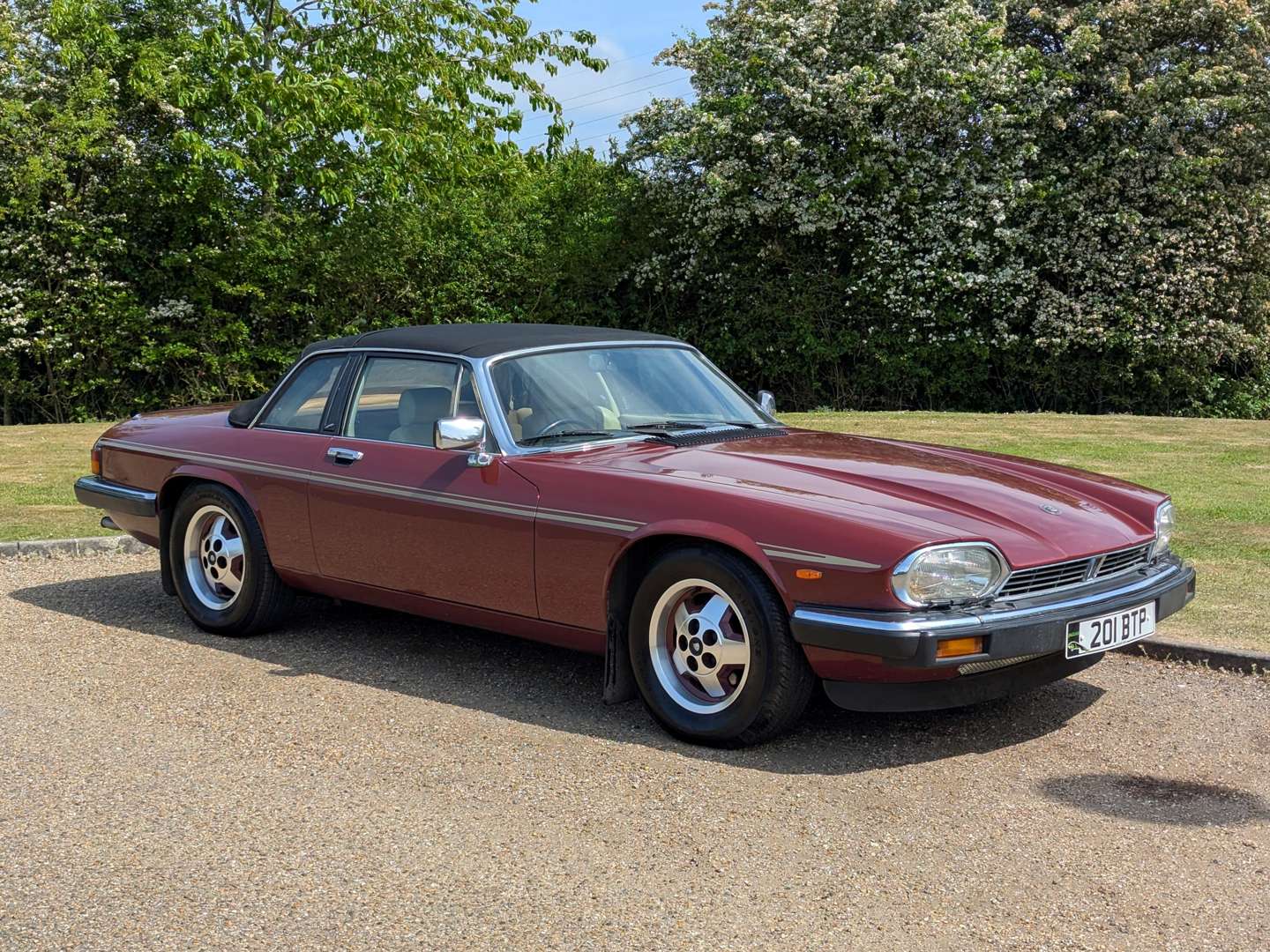 <p>1984 JAGUAR XJ-SC MANUAL</p>