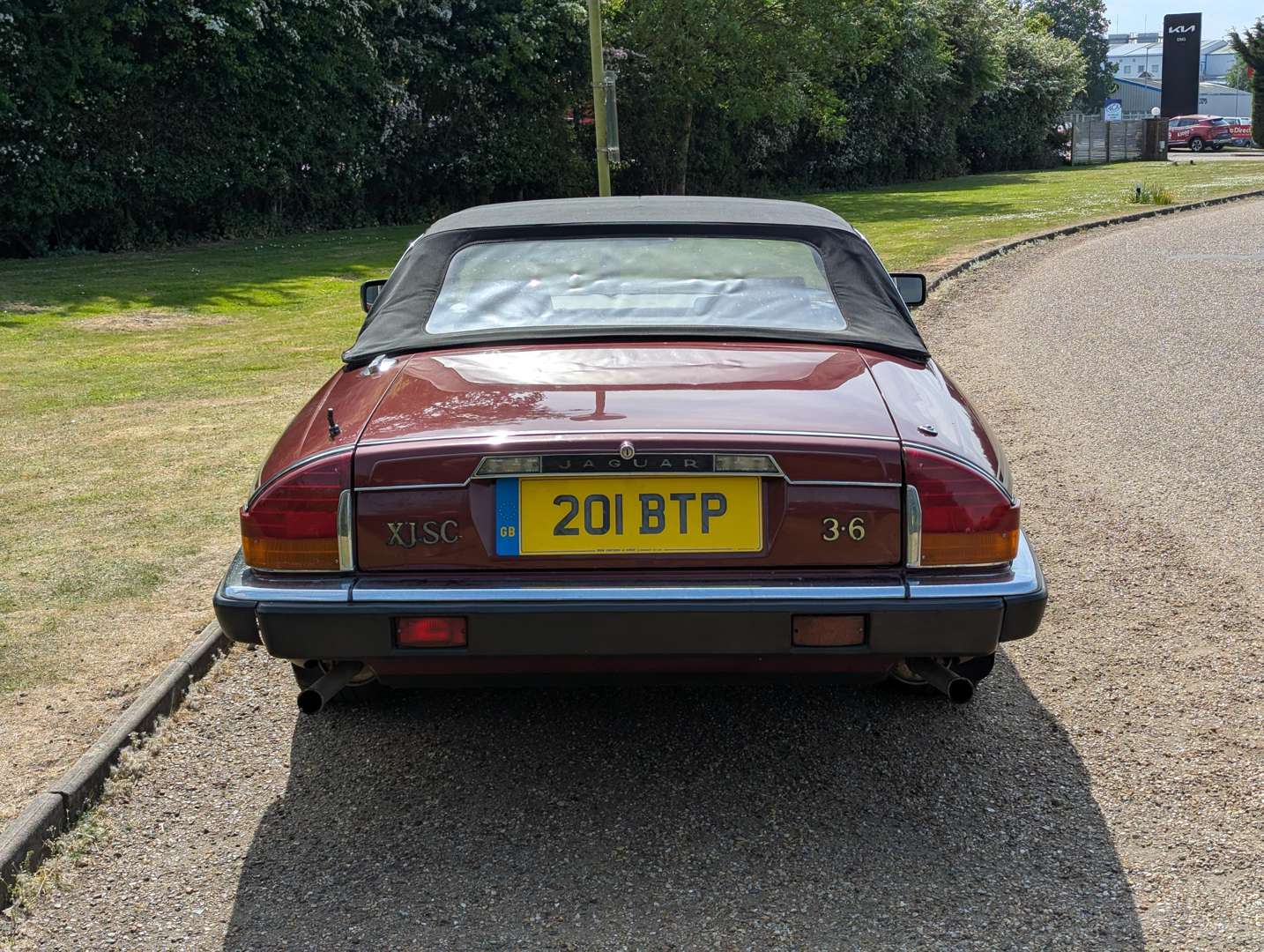 <p>1984 JAGUAR XJ-SC MANUAL</p>