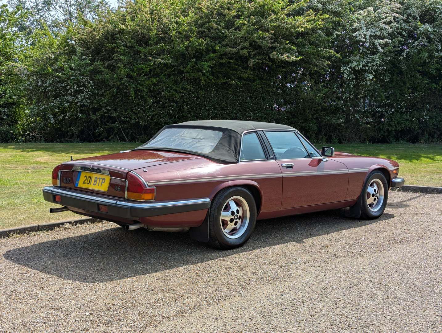 <p>1984 JAGUAR XJ-SC MANUAL</p>