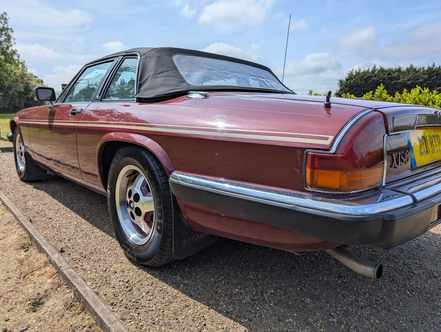 <p>1984 JAGUAR XJ-SC MANUAL</p>