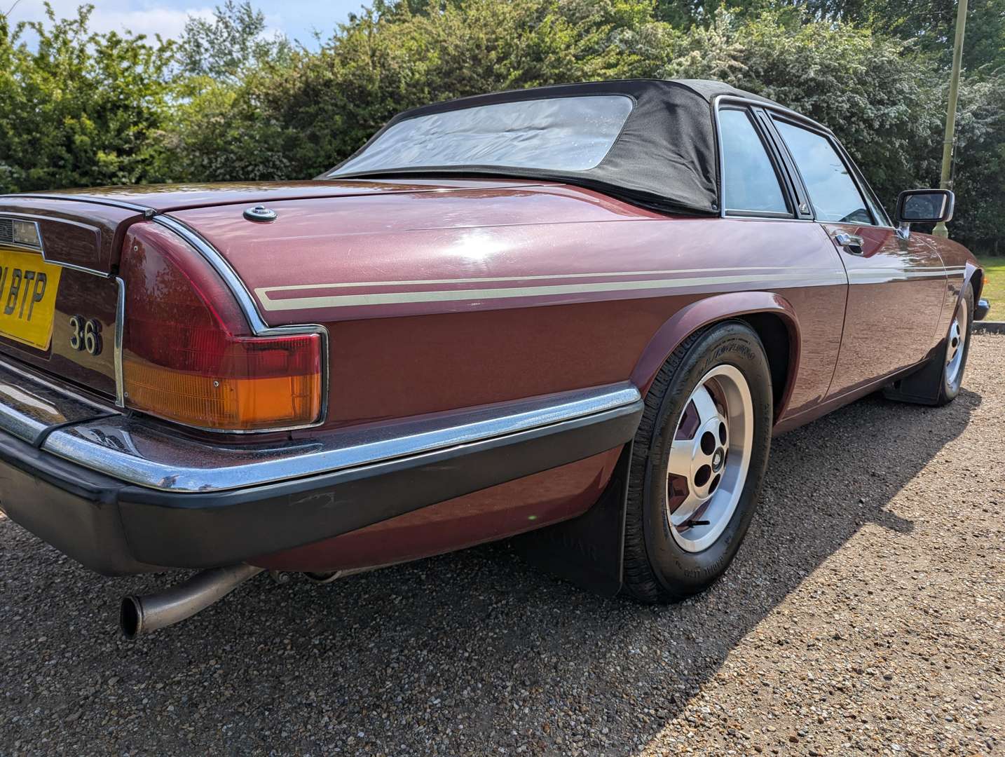 <p>1984 JAGUAR XJ-SC MANUAL</p>