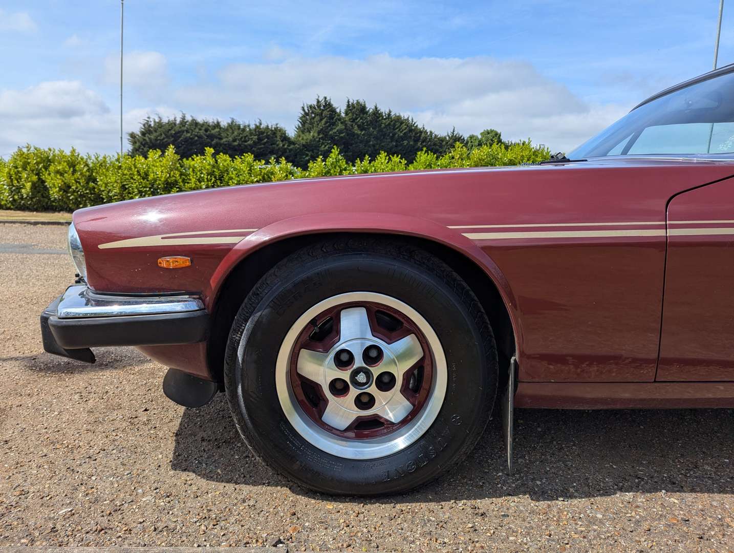 <p>1984 JAGUAR XJ-SC MANUAL</p>