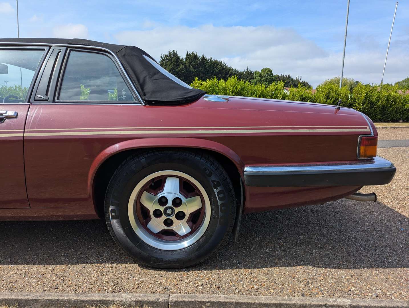 <p>1984 JAGUAR XJ-SC MANUAL</p>