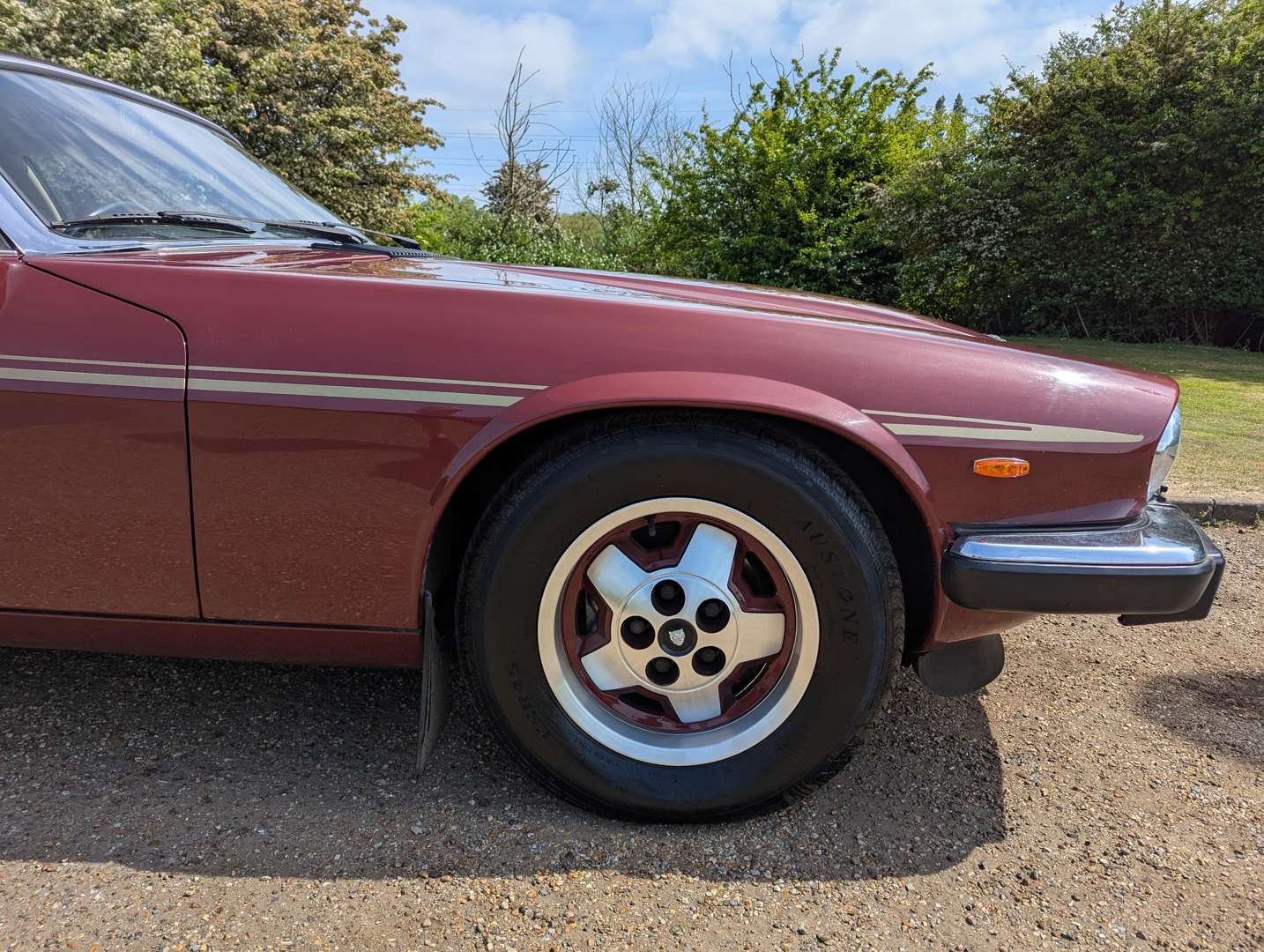<p>1984 JAGUAR XJ-SC MANUAL</p>