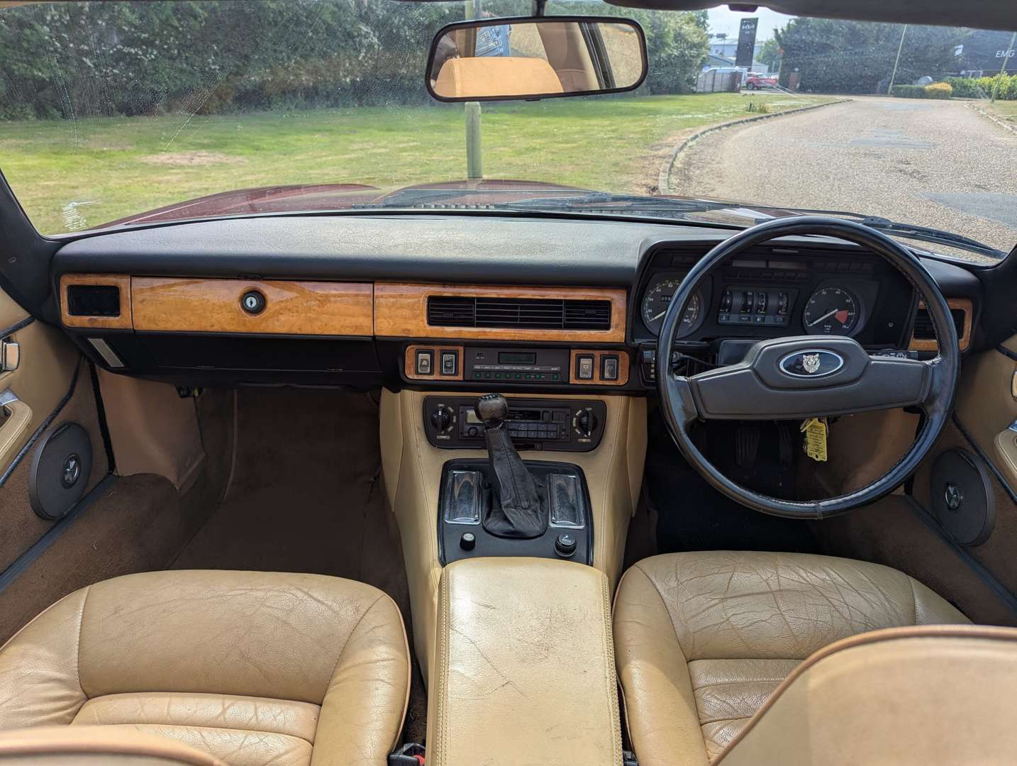 <p>1984 JAGUAR XJ-SC MANUAL</p>