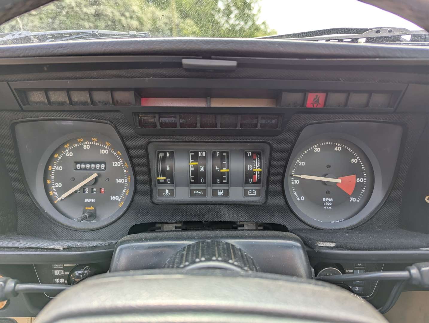 <p>1984 JAGUAR XJ-SC MANUAL</p>